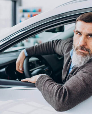 Dlaczego warto kupić auto w salonie samochodowym Dacia