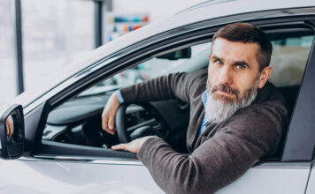 Oklejanie samochodów w Ostrzeszowie – Jak zaprojektować skuteczną reklamę aut firmowych? Dlaczego warto kupić auto w salonie samochodowym Dacia
