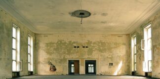 Co najpierw sufit czy skosy?